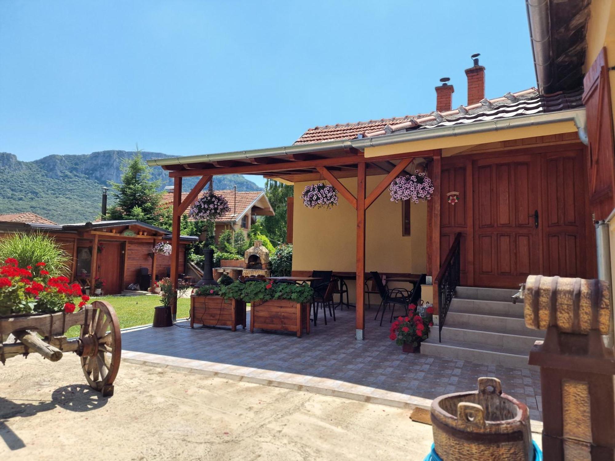 Konak -Guest House -Ramonda Serbika Nis Luaran gambar