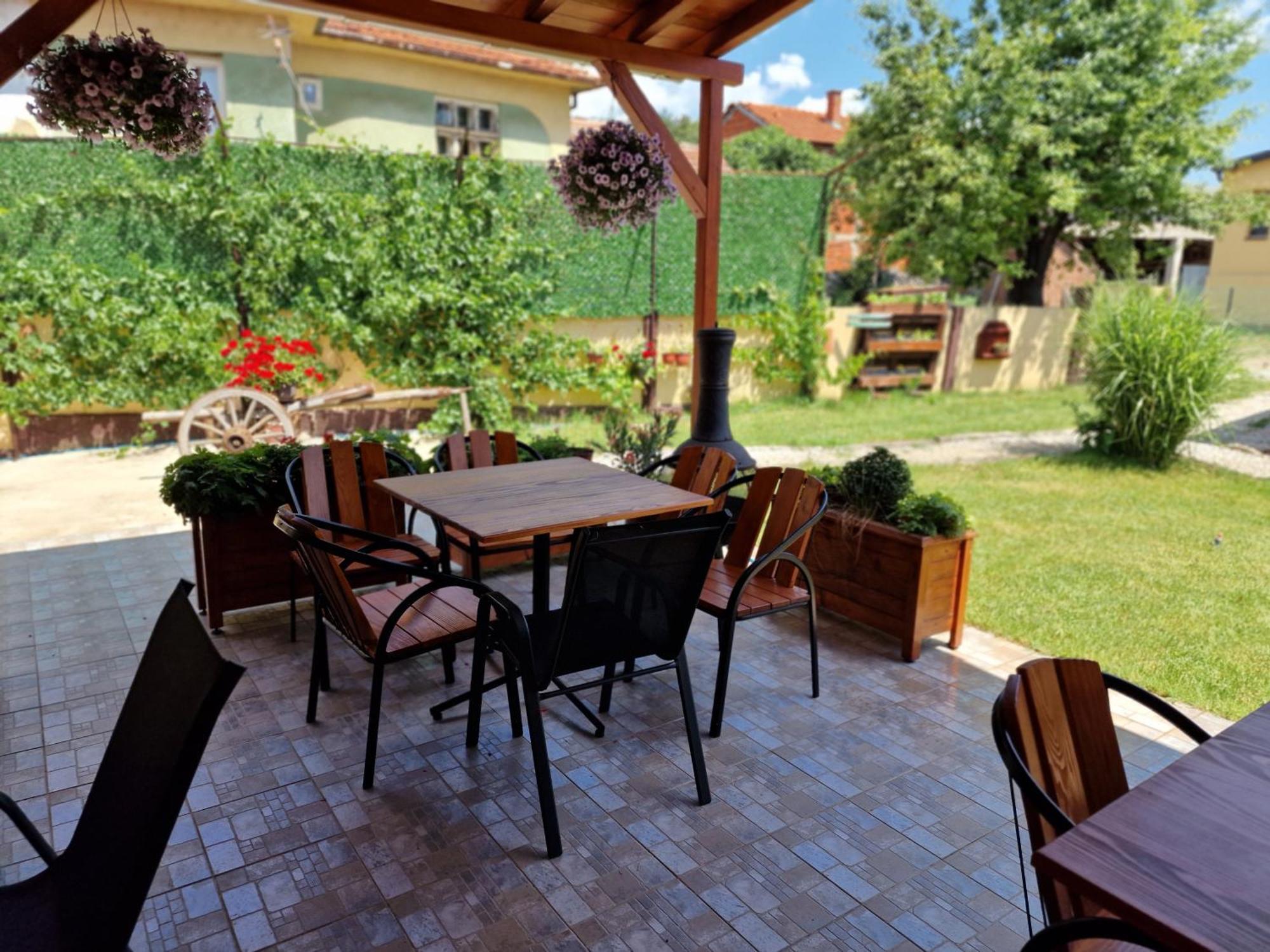 Konak -Guest House -Ramonda Serbika Nis Luaran gambar